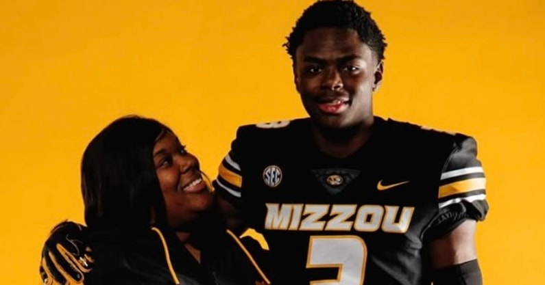 Trashundon Neal and his mother